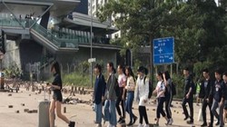 Ngày 12/11, Trung Quốc bắt đầu tổ chức di tản sinh viên Đại Lục đang học trong các trường đại học ở Hồng Kông sang Thâm Quyến. Ảnh: Đa Chiều.