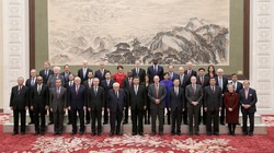 Ông Tập Cận Bình tiếp các đại biểu quốc tế đang tham dự Diễn đàn kinh tế mới Bắc Kinh và nhắn gửi tín hiệu tới ông Donald Trump về thỏa thuận thương mại giai đoạn đầu giữa hai nước.