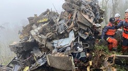 Hiện trường chiếc UH-60M bị rơi khiến Tổng Tham mưu trưởng và 7 sĩ quan quân đội Đài Loan tử nạn. (Ảnh: Đông Phương)