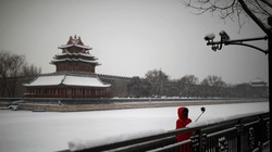 Bắc Kinh hầu như đóng cửa để phòng dịch. Giác Lâu Cố Cung một trong số điểm chụp ảnh đep nhất vắng ngắt du khách (Ảnh: Reuters)