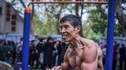 Ông Khưu Quân, nhà vô địch thể hình Vũ Hán, người từng tuyên bố "khôn biết bệnh tật là gì" đã qua đời vì viêm phổi cấp do virus Corona chủng loại mới (Ảnh: Đông Phương)