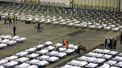 Vũ Hán tiếp tục lập thêm các bệnh viện tạm để cách ly điều trị số bệnh nhân ngày một nhiều thêm (Ảnh: AP)