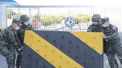 Quân đội Hàn Quốc đang phải đương đầu với cuộc tấn công của đại dịch vào cả ba quân chủng (Ảnh: Yonhap)