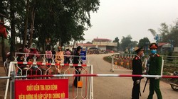 Chốt chặn lối ra vào Khu cách ly xã Sơn Lôi rất hiệu quả ở Bình Xuyên, Vĩnh Phúc (Ảnh: AP).