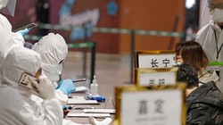 Đăng ký cách ly người từ các nước có dịch nhập cảnh Trung Quốc (Ảnh: Đông Phương).