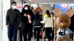 Trung tâm thương mại Hội Tụy (Bắc Kinh) mở cửa kinh doanh trở lại từ ngày 8/3; dư luận lo ngại việc tụ tập đông người sẽ khiến bệnh dịch lây lan (Ảnh: Đông Phương).