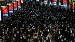 Dịch bệnh COVID-19 đã lây lan ra ít nhất 135 quốc gia và vùng lãnh thổ, gây nên hoang mang sợ hãi cho toàn nhân loại (Ảnh: AP)