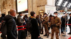 Dịch bệnh COVID-19 đang lây lan khắp thế giới, đặc biệt nghiêm trọng  ở châu Âu, ngày càng nhiều quốc gia thực hiện các biện pháp đóng cửa biên giới, phong tỏa quốc gia nhằm khống chế dịch bệnh (Ảnh: AP).