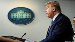 Tổng thống Mỹ Donald Trump kiên trì bảo vệ quan điểm sử dụng cụm từ "Virus Trung Quốc" để gọi virus Corona mới (Ảnh: Reuters).