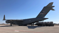 Chiếc C-17 đang dỡ hàng tại sân bay Memphis (Ảnh: Guancha).
