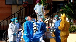 Tốc độ lây lan dịch bệnh COVID-19 rất nhanh; chỉ sau 21 ngày đã lan khắp thế giới (Ảnh: AP).