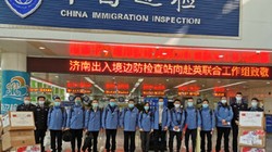 Đoàn công tác tỉnh Sơn Đông lên đường tới Anh với mục đích hỗ trợ người Anh chống dịch (Ảnh:Sina).