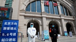 Từ ngày 8/4, thành phố Vũ Hán sẽ bỏ phong tỏa, từng bước khôi phục giao thông,nhưng có chuyên gia lo ngại dịch bệnh có thể tái bùng phát với khoảng 20 ngàn người bị bệnh không có triệu chứng. TRong ảnh: ga Hán Khẩu chuẩn bị đi vào hoạt động từ ngày mai (Ả