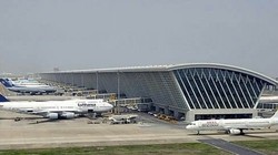 Sân bay Phố Đông, Thượng Hải đang là một trong những điểm nóng về người bị bệnh ngoại nhập (Ảnh: DF). 