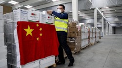 Trung Quốc tặng và bán vật tư chống dịch cho các nước phương Tây để thể hiện hình ảnh tích cực trong chống dịch bệnh (Ảnh: wsj.com).