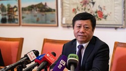 Đại sứ Trung Quốc tại Nga Trương Hán Huy, người đang hứng chịu búa rìu dư luận vì những phát ngôn xúc phạm những người Trung Quốc từ Nga về nước (Ảnh: NDNB)