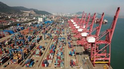 Đại dịch COVID-19 đã khiến kinh tế toàn cầu lâm vào tình trạng đình trệ,xuất hiện cuộc khủng hoảng chưa từng thấy kể từ sau cuộc Đại suy thoái (Ảnh: NYT).