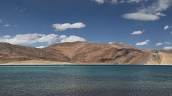 Hồ Pangong điểm nóng tranh chấp chưa được tháo ngòi nổ ở biên giới Trung - Ấn (Ảnh: Đa Chiều).
