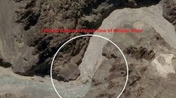 Hình ảnh chụp từ vệ tinh cho thấy Trung Quốc đã đưa xe ủi đến khu vực tranh chấp để xây dựng các cấu trúc quân sự (Ảnh: Đa Chiều).