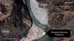 Căn cứ hình ảnh vệ tinh, Ấn Độ cho rằng lính Trung Quốc đã vượt qua tuyến kiểm soát thực tế sang phần đất phía Ấn Độ xây dựng các công sợ, trận địa (Ảnh: Đa Chiều).