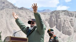 Ngày 3/7, Thủ tướng Ấn Độ Modi bất ngờ đến thăm khu vực biên giới Trung - Ấn đang căng thẳng và có những phát biểu cứng rắn (Ảnh: Twitter).