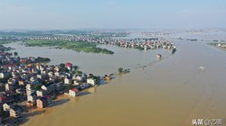 Hồ Phàn Dương lớn nhất Trung Quốc bị vỡ đập nhiêu điểm gây ngập lụt lớn (Ảnh Toutiao).