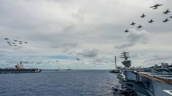 Hai cụm tác chiến tàu sân bay Nimitz và Ronald Reagan trong tháng 7 đã nhiều lần vào Biển Đông để bày tỏ thái độ với Trung Quốc (Ảnh: Đa Chiều).