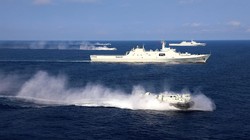 Các loại tàu chiến Trung Quốc diễn tập đổ bộ chiếm đảo ở vùng biển Hoàng Sa đầu tháng 7 (Ảnh: Đa Chiều).