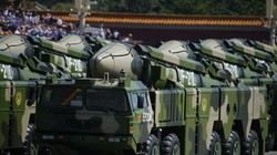 Loại tên lửa đạn đạo chống hạm "sát thủ tàu sân bay" DF-21D Trung Quốc đã phóng tởi Biển Đông sáng 26/8 (Ảnh: Tân Hoa xã).