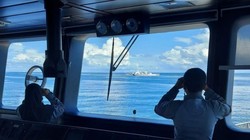 Tàu tuần tra của hải quân Indonesia xua đuổi tàu hải cảnh 5204 của Trung Quốc xâm nhập vùng đặc quyền kinh tế bắc quần đảo Natuna (Ảnh: Đa Chiều).