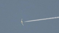 Hình ảnh được cho là chiếc UAV RQ-180 bị một người chụp được đưa lên mạng xã hội và tạp chí Aviation Weekly đăng lại (Ảnh: Dongfang).