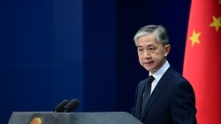 Chiều 13/11, tại cuộc họp báo, người phát ngôn Bộ Ngoại giao Trung Quốc Uông Văn Bân gửi lời chúc mừng ông Joe Biden và bà Kamala Harris thắng cử (Ảnh: Dongfang).