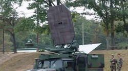 Ngày 12/3/2017, báo mạng Trung Quốc đã tiết lộ Trung Quốc thử nghiệm dùng hệ thống vũ khí vi sóng để bắn hạ máy bay (Ảnh: Dwnews).