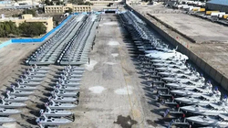 Ngày 8/2 Hải quân Iran tiếp nhận thêm 340 chiếc xuồng cao tốc mang tên lửa (Ảnh: Newtoday).