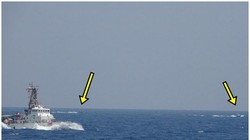 Các tàu cao tốc Iran (mũi tên) tiếp cận tàu Mỹ (Ảnh: Đông Phương).