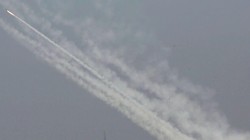 Lực lượng Hamas phóng tên lửa từ dải Gaza sang Israel hôm 11.5 (Ảnh: AP).