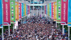 Các quan chức Tổ chức Y tế Thế giới lo ngại Giải bóng đá EURO-2020 sẽ khiến dịch COVID-19 ở châu Âu bùng phát trở lại (Ảnh: AP).