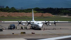 Chiếc C-130 của Không quân Mỹ từ Philippines hạ cánh xuống sân bay Đào Viên trưa 19/7 (Ảnh: CNA).