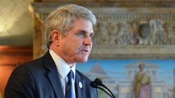 Hạ nghị sĩ Đảng Cộng hòa Mỹ Mike McCaul trình bày bản báo cáo về nguồn gốc SARS-CoV-2 tại Ủy ban Đối ngoại Hạ nghị viện (Ảnh: Đông Phương).