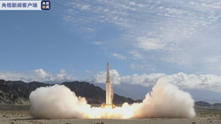 Đài Truyền hình Trung Quốc hôm 21/8 công bố vụ phóng thử tên lửa DF-15B (Ảnh: CCTV).