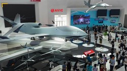  Máy bay không người lái WZ-7 lần đầu tiên trưng bày tĩnh tại Triển lãm Chu Hải được đặc biệt quan tâm (Ảnh: Xinhua)
