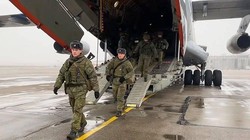 Binh lính Nga trong lực lượng gìn giữ hòa bình CSTO tới Kazakhstan giúp ổn định tình hình (Ảnh: Toutiao).