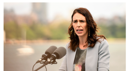 Thủ tướng New Zealand Jacinda Ardern thông báo về tình hình biến thể Omicron lây truyền trong cộng đồng và quyết định hủy bỏ đám cưới của bản thân (Ảnh: ICphoto).