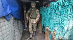 Lính Ukraine ở biên giới với Nga (Ảnh: Deutsche Welle).