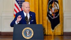 Tổng thống Mỹ Joe Biden cảnh báo công dân Mỹ phải nhanh chóng rời khỏi Ukraine (Ảnh: Dwnews).