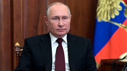 Ông Putin phát biểu về tình hình Ukraine và việc Nga quyết định công nhận hai nước cộng hòa ly khai ở Ukraine (Ảnh: AP).