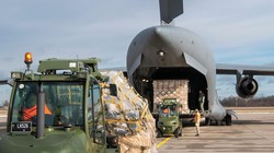 Thời kì cao điễm mỗi ngày có 17 chuyến máy bay chở vũ khí, vật tư viện trợ Ukraine được hạ cánh tại sân bay bí mật (Ảnh: Chinatimes).