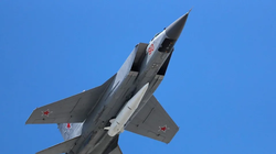 Tên lửa Kinzhal trên MiG-31 (Ảnh: RIA).
