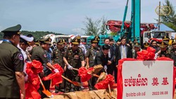 Các quan chức Trung Quốc và Campuchia tiến hành động thổ xây dựng Căn cứ Ream (Ảnh: Guancha).