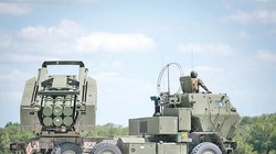 Ngày 23/6, Mỹ công bố viện trợ thêm 4 hệ thống phóng tên lửa nhiều nòng cơ động cao (HIMARS) cho Ukraine (Ảnh: Đông Phương).